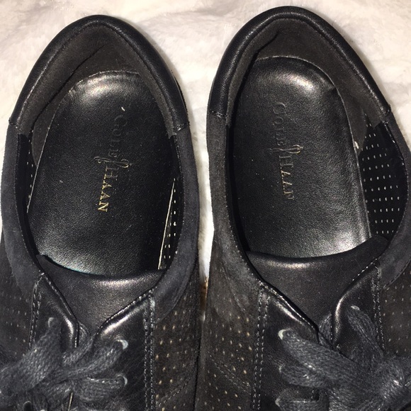 Sz 8 Cole Haan black perforated suede loafer - Picture 3 of 4